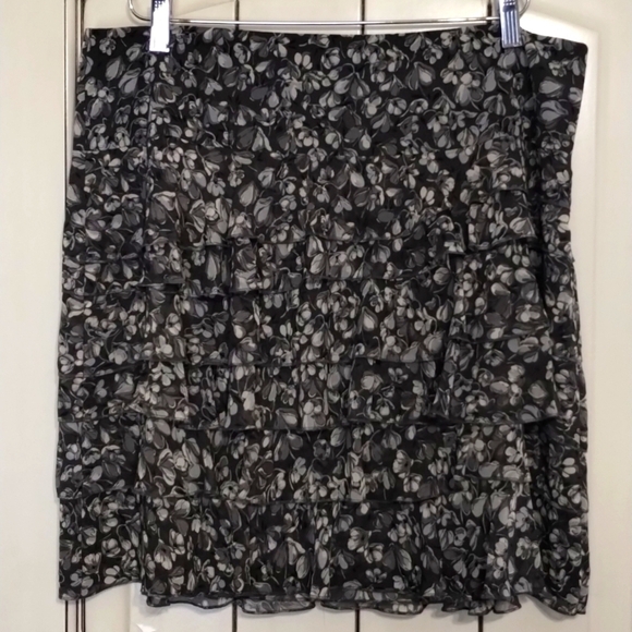 LOFT Dresses & Skirts - Loft Ann Taylor A-line Gray Floral Ruffle tiered Skirt Size 14 New with Tags